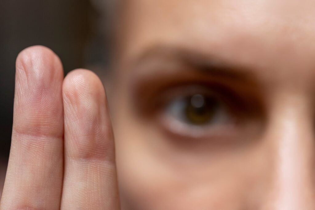 EMDR therapist holds fingers up for client to follow with eyes